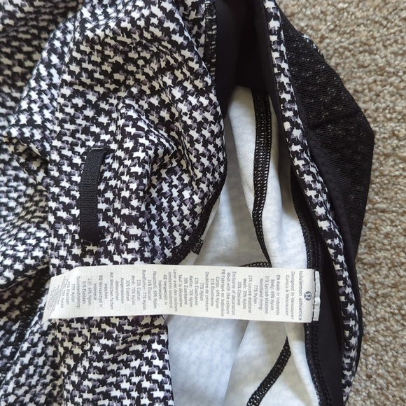 Lululemon size 6 cropped leggings - Picture 7 of 7